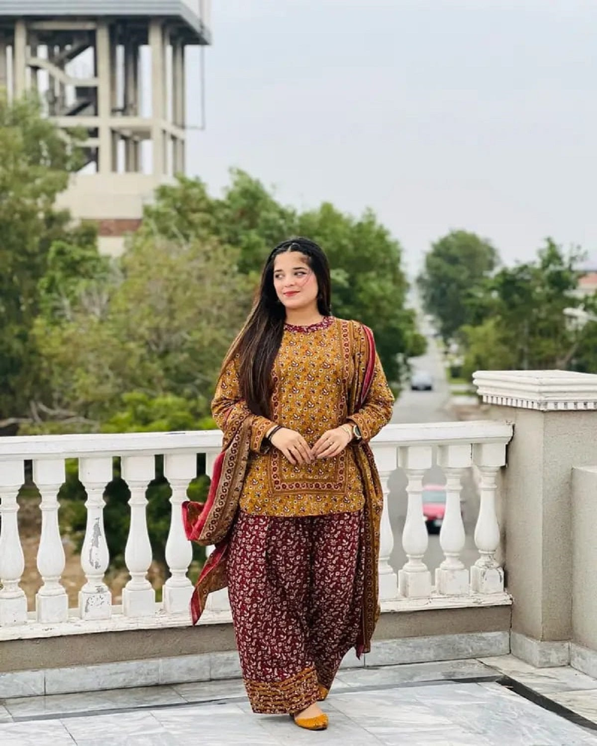 GULNAAR FARSHI